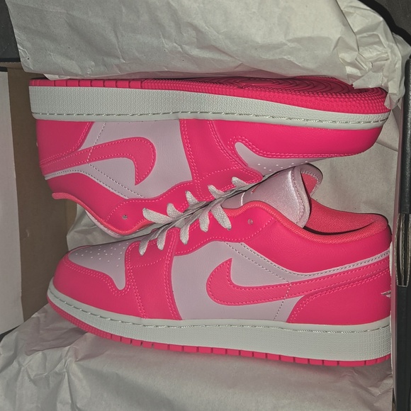 Air Jordan 1 Low - Picture 2 of 5